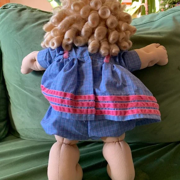 Vintage 1986 Cabbage Patch Cornsilk Kids doll with unopened birth certificate